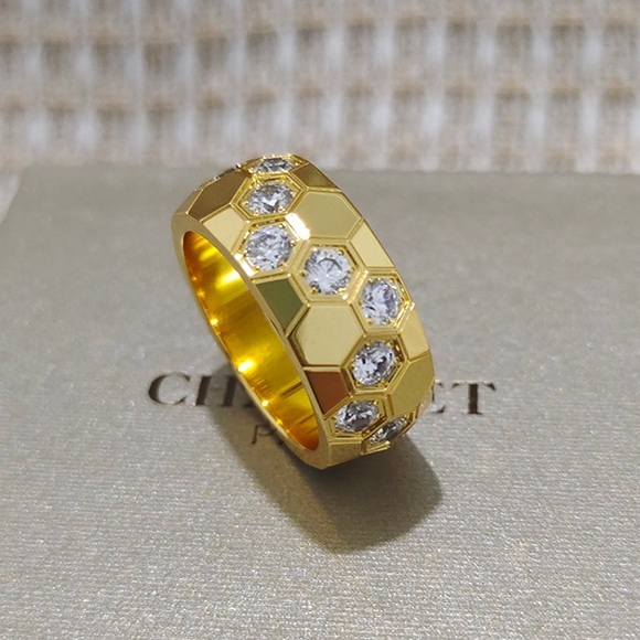Chaumet 18K Gold Honeycomb Ring - Picture 9 of 9